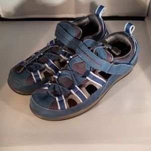 Open air walking shoes